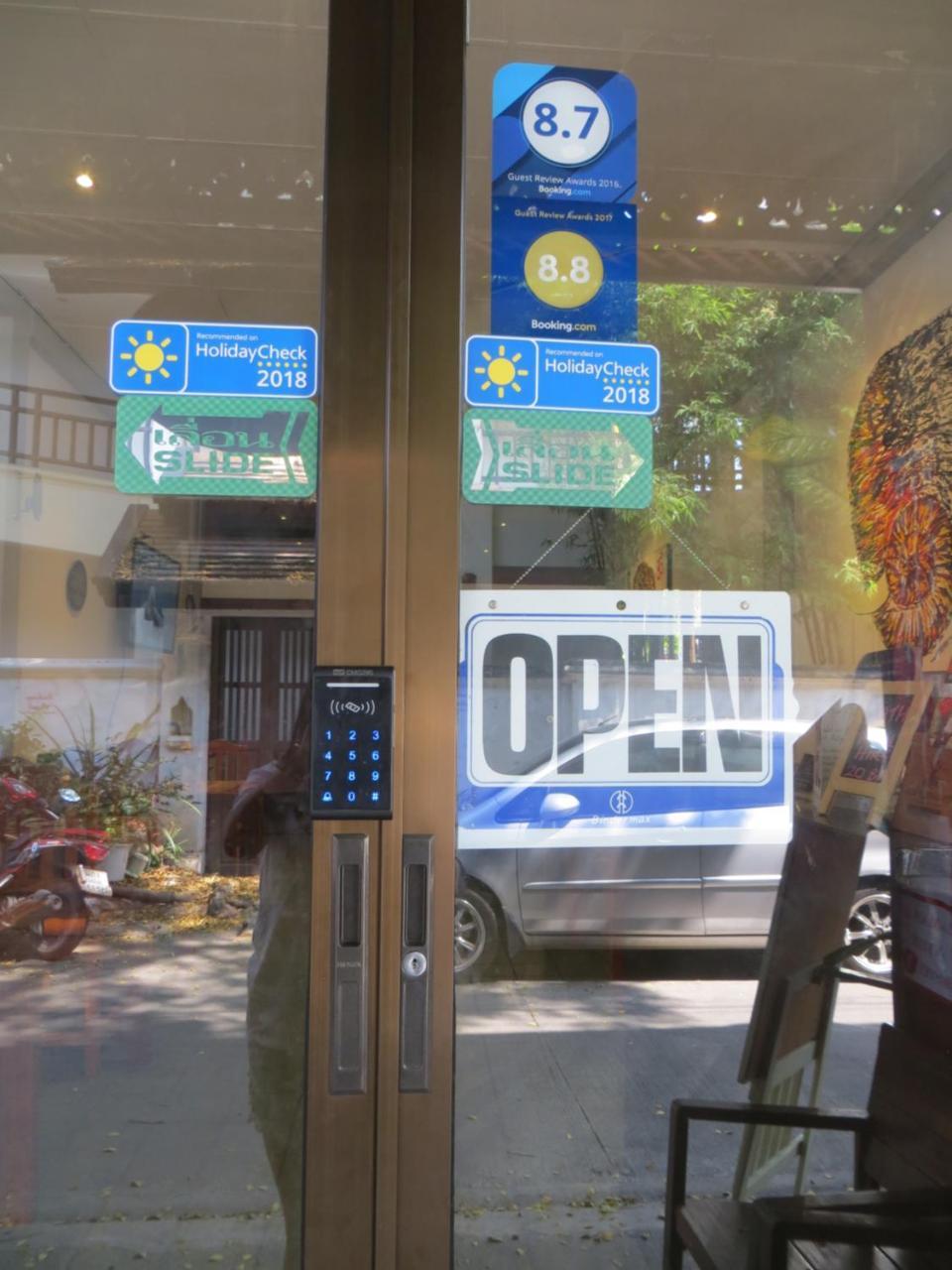 La Maison Verte Hostel Chiang Mai Ngoại thất bức ảnh